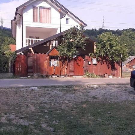 Отель Casa Denisa Vidraru Transfgarasan Capatineni-Ungureni Экстерьер фото